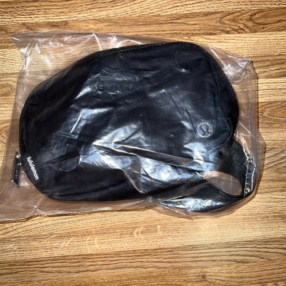 NEW Lululemon Athletica Everywhere Belt Bag Black